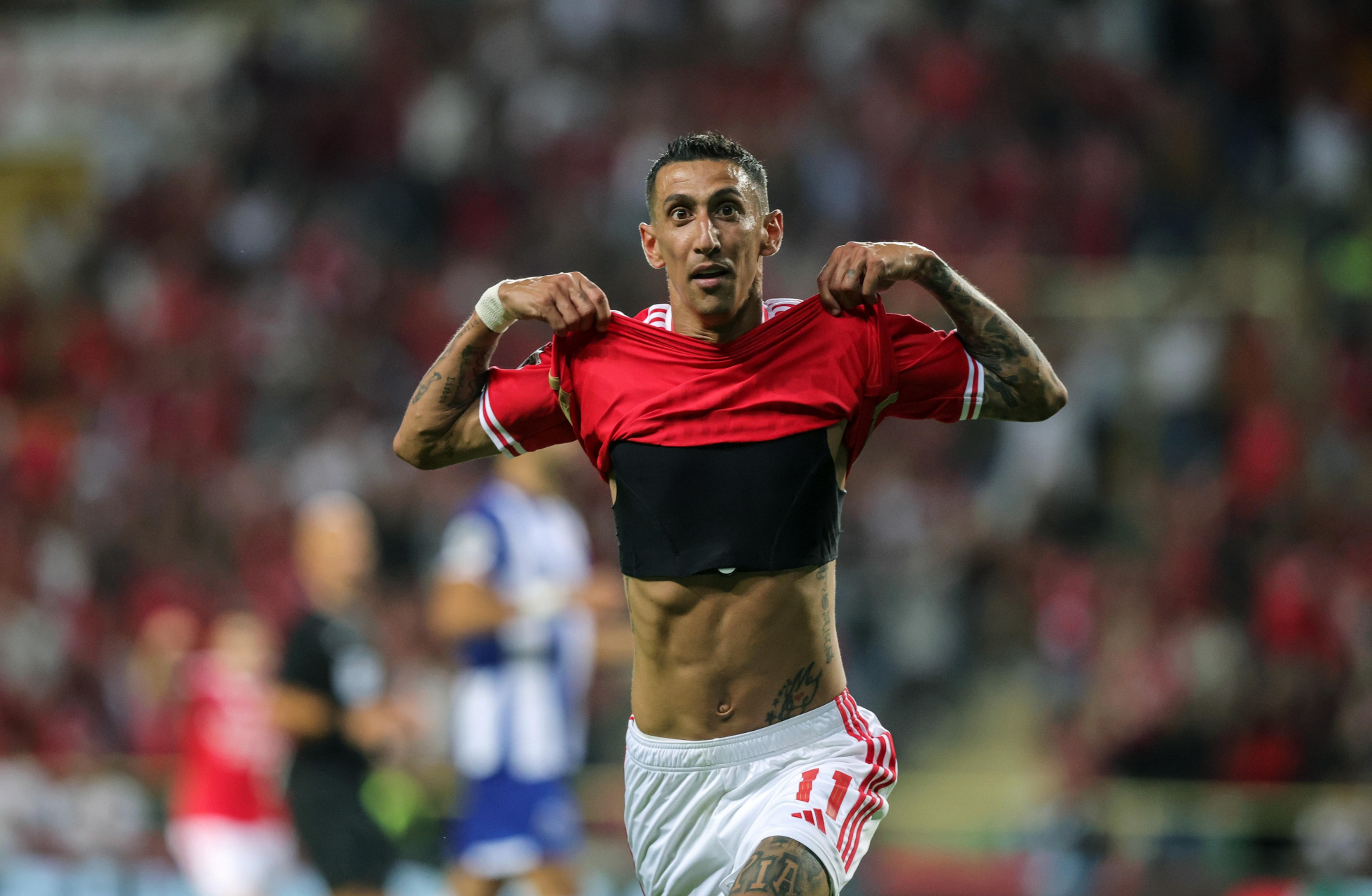 爱游戏体育-本菲卡训练开放日，清晨单刀错失引欢呼，欧冠在即，赛程密集仍需轮换的简单介绍